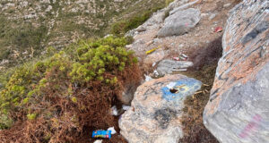 Retirada de més de 500 kg de residus del Pic del Martell al Parc del Garraf
