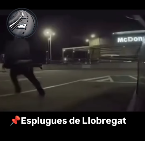 Un Tesla estacionat al pàrquing del McDonald’s d’Esplugues de Llobregat va enregistrar com un individu trencava el vidre d’un vehicle estacionat. Foto: @circuliperladreta.cat